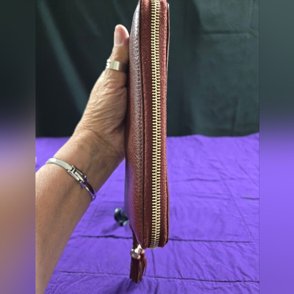 AUTHENTIC GUCCI GG LEATHER TASSEL LONG WALLET EUC - Picture 5 of 13